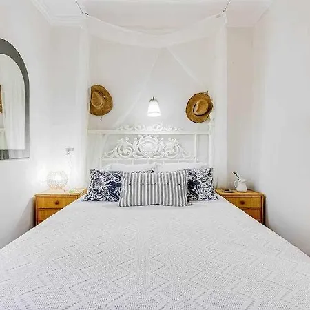 Rentalsbcn La Torre Apartment *